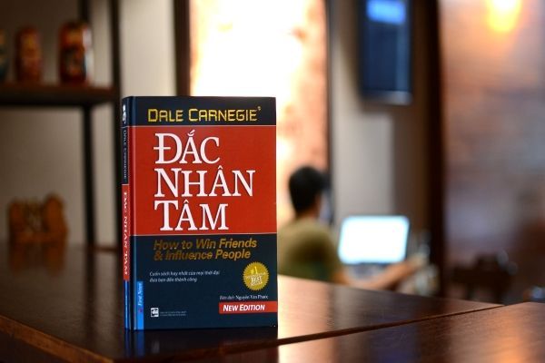 Bạn sẽ thật tuyệt vời trong mắt họ khi tặng một cuốn sách mà họ đang cần để giải quyết vấn đề
