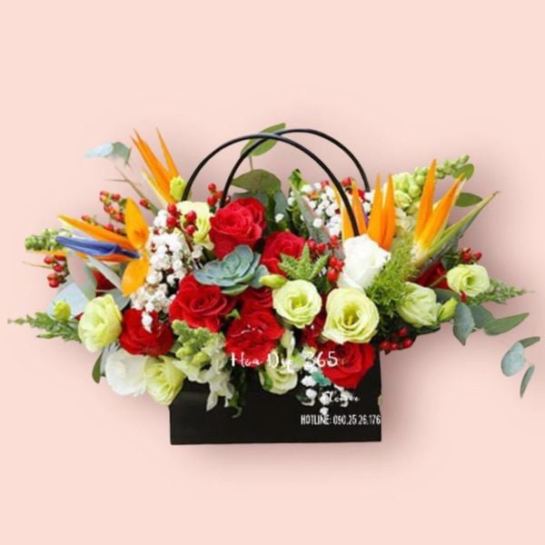 Giỏ hoa khai trương màu sắc bắt mắt, mang đến sự tươi mới và lời chúc thành công rực rỡ.