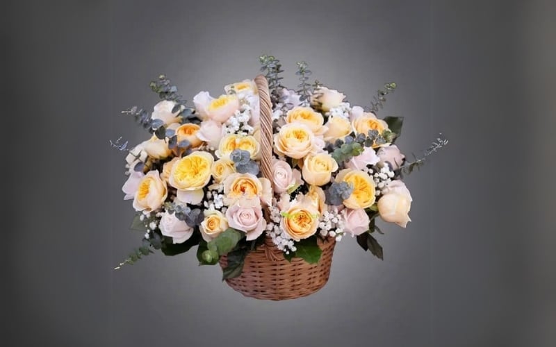 Mẫu giỏ hoa hồng đầy sang chảnh phù hợp tặng sinh nhật sếp nam
