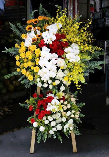 Kệ Hoa Lavish Lustre - GT14 khai trương sang trọng
