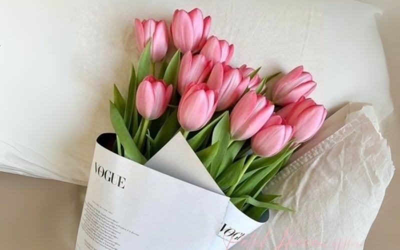 Với hình dáng như chiếc chuông nhỏ xinh, hoa tulip mang vẻ đẹp tươi tắn nên rất thích hợp làm hoa sinh nhật