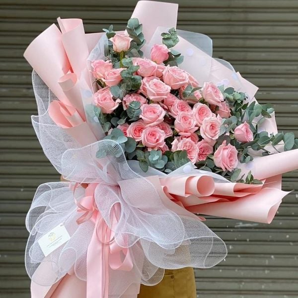 Sweet 20/10 rose bouquet, suitable for gifting a girlfriend (Source: Collection)