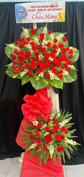 Hoa Chúc Mừng: Kệ Hoa Hồng Đỏ Phát Tài - HCM149