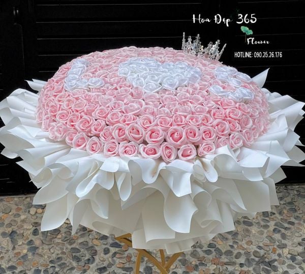 Bó hồng sáp tiểu thư siêu lớn tặng 8/3 cho vợ, người yêu