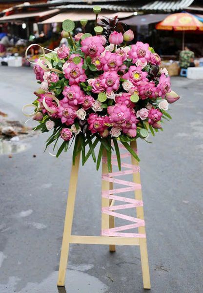 Giá Tranh: Kệ Hoa Sen Hồng - GT42