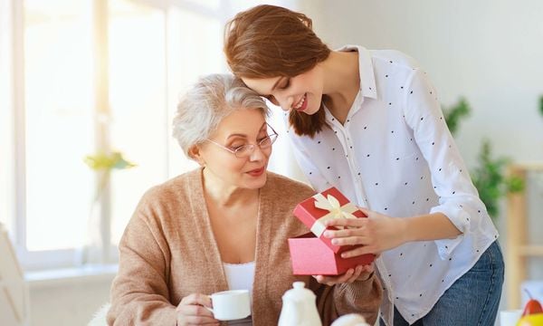 Dành thời gian bên mẹ là món quà quý báu nhất nhân dịp 8/3