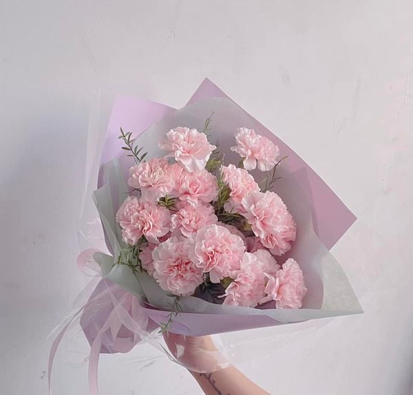 Bó hoa màu hồng tặng 20/10 bằng hoa cẩm chướng ý nghĩa