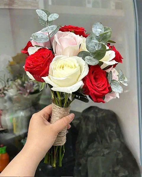 Hoa Cưới: Bó Hoa Cưới Cầm Tay Cô Dâu Hạnh Phúc - HC66