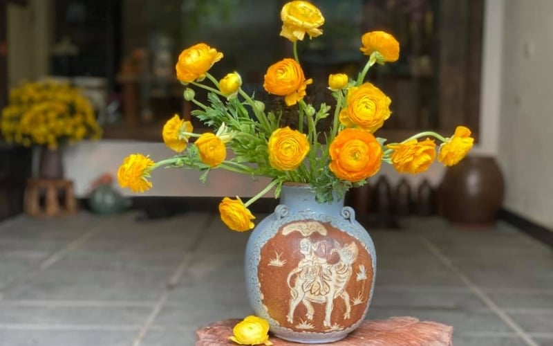 Thường xuyên thay nước để bình hoa mao lương được tươi lâu