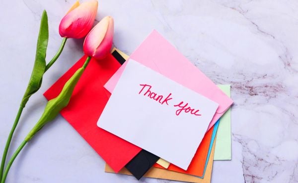 Đừng quên cảm ơn người thân sau buổi khai trương