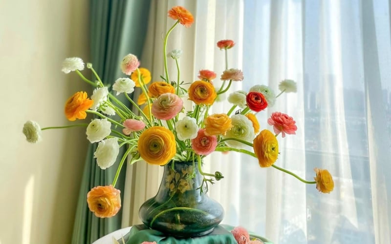 Cần làm sạch lá trước khi cắm hoa mao lương
