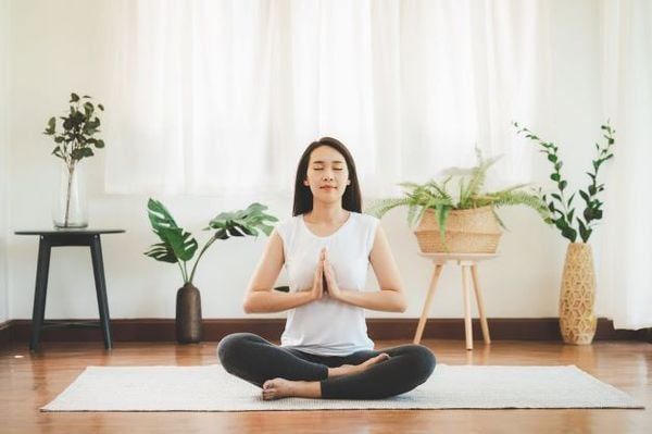 Mẹ bạn sẽ bất ngờ với hiệu quả của thiền và yoga mang lại