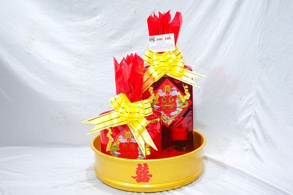 Mâm trà rượu truyền thống