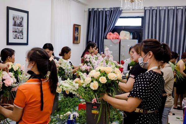 Hướng dẫn bó hoa chéo gốc