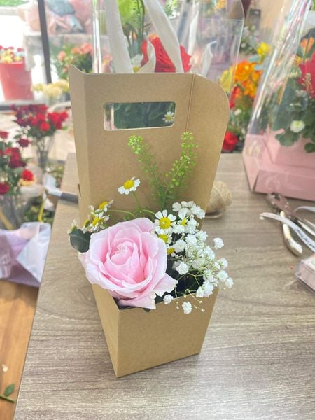 Hộp Hoa Tươi: Hộp Hoa 2 Ngăn Mix Hoa & Nước - HH52