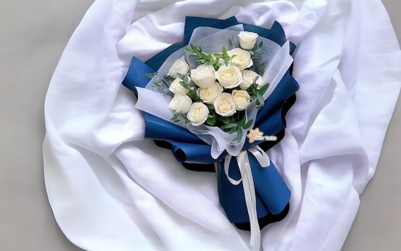 Mẫu hoa hồng trắng đơn giản phù hợp tặng sinh nhật chồng, đồng nghiệp