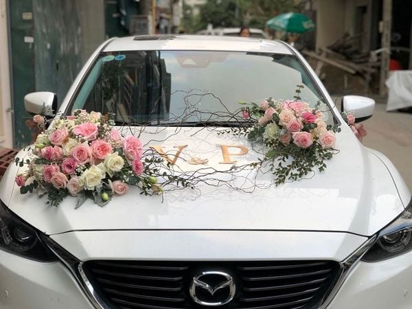 Hai khóm hoa hồng cực nịnh mắt này đã “F5” chiếc xe hoa của bạn lên một đẳng cấp mới.