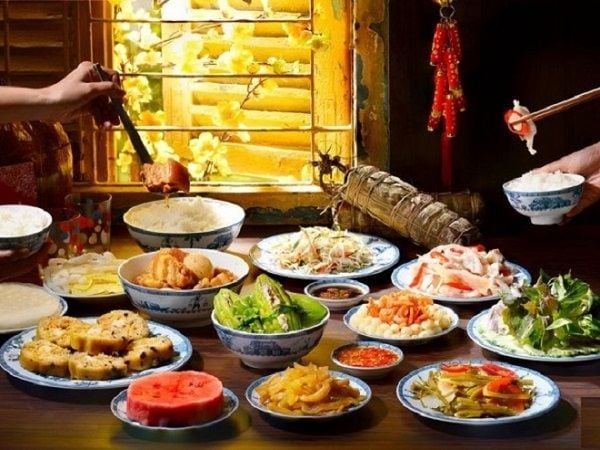 Mâm cơm cúng Tất niên miền Nam gồm các món ăn quen thuộc.