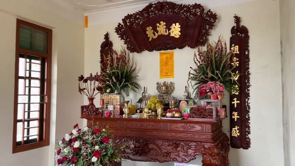 Lưu ý khi cắm hoa bàn thờ ngày Tết