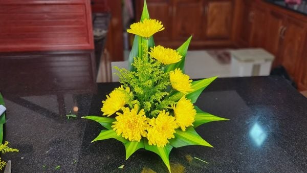 Mẫu cắm hoa cúc bàn thờ đẹp, đơn giản