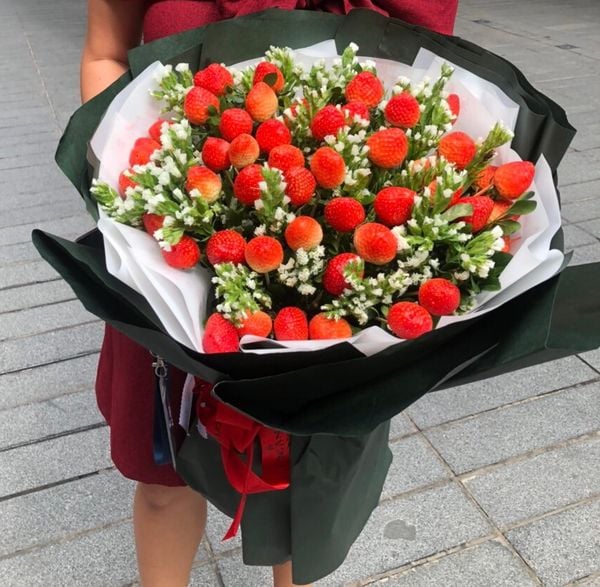 Bó Hoa Dâu Tình Yêu Ngọt Ngào - TC33
