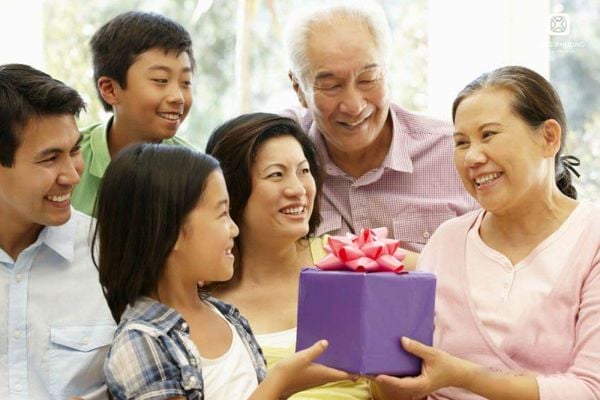 Hãy giúp cho ngày sinh nhật của ba mẹ