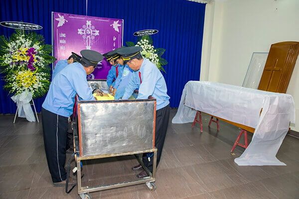 Quy trình khâm liệm là gì? Bao gồm các bước thực hiện như thế nào?