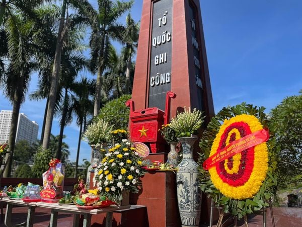 dâng hoa, dâng hương tưởng nhớ