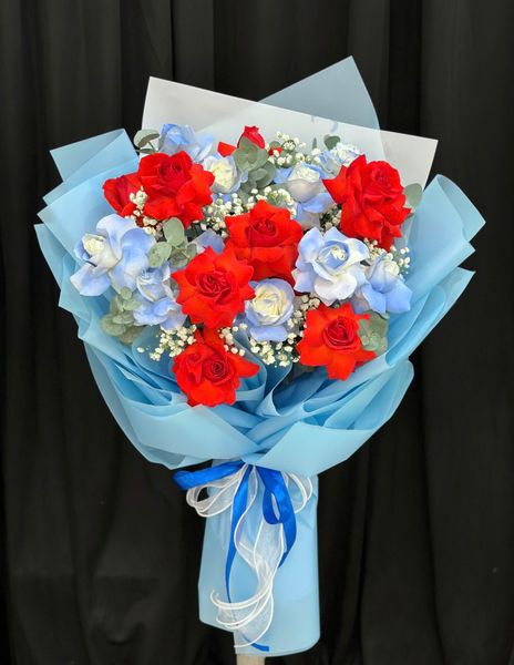 Hoa Bó Dài: Bó Hoa Hồng Sắc Đỏ Trong Mây - 20/11- HBD301