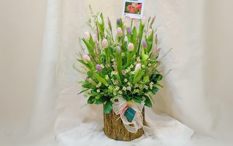Chậu hoa tulip bằng gỗ độc đáo phù hợp tặng sinh nhật vợ
