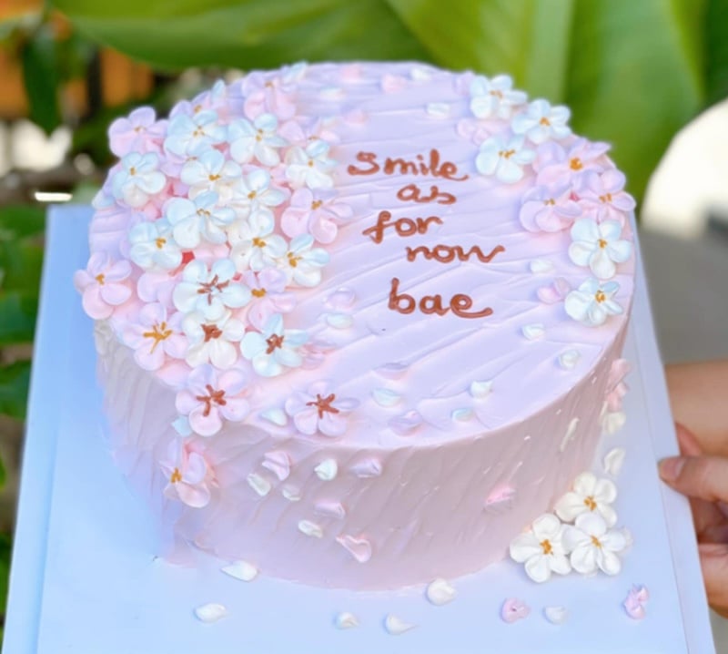 Bánh sinh nhật tự nướng - quà tặng bạn gái dễ thương và tinh tế.