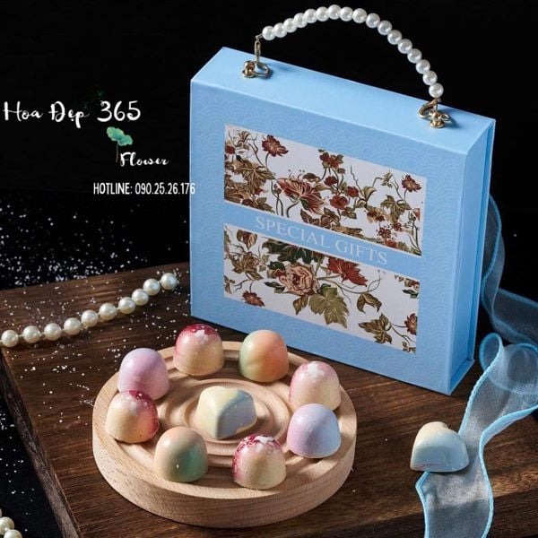 Hộp Chocolate Hoa Xanh Quai Xách Ngọc Trai - HCCL10