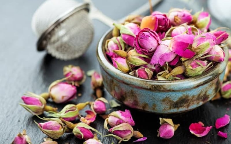 Nụ hoa hồng khô được yêu thích trong việc pha trà thảo dược