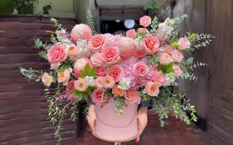 Mẫu lẵng hoa hồng sang chảnh và đầy thơ mộng