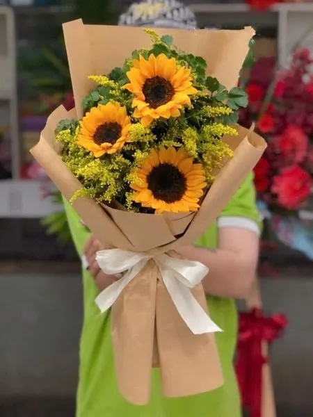 長形花束:  燦爛向日葵花束 - HBD250 