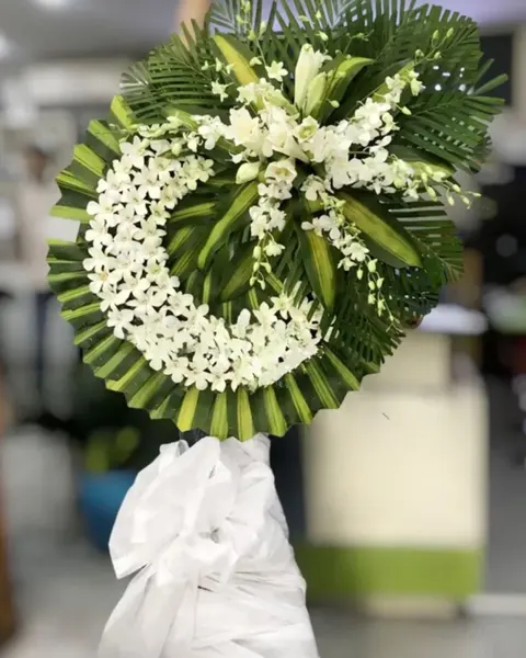 Funeral Wreath:  Deepest Sympathy Wreath - HTL139 
