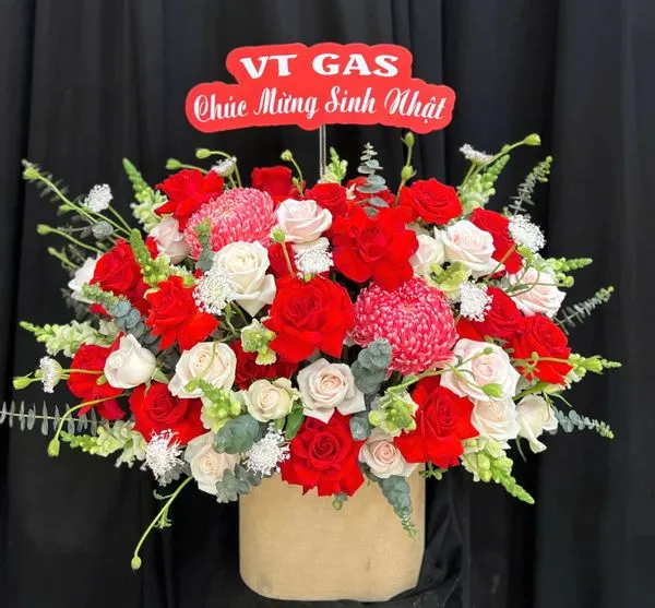 Hộp Hoa Tươi: Hộp Hoa Đỏ Sang Qúy - HH166 | Flosa