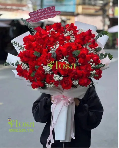 圓形花束:  深紅色花束 - HBT100 