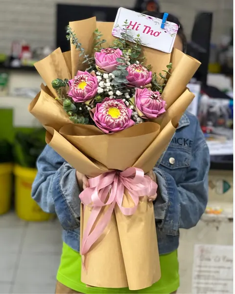 長形花束:  粉色蓮花束 - HBD252 