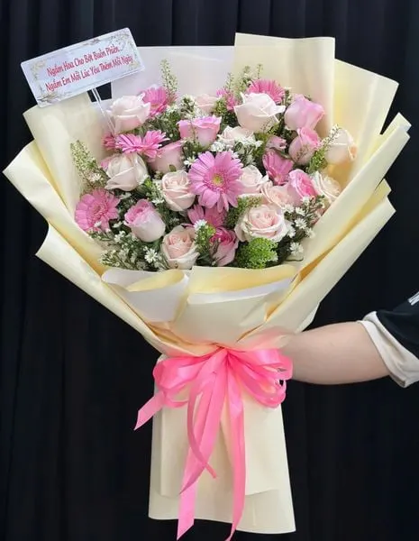 長形花束:  柔和甜美花束 - HBD369 