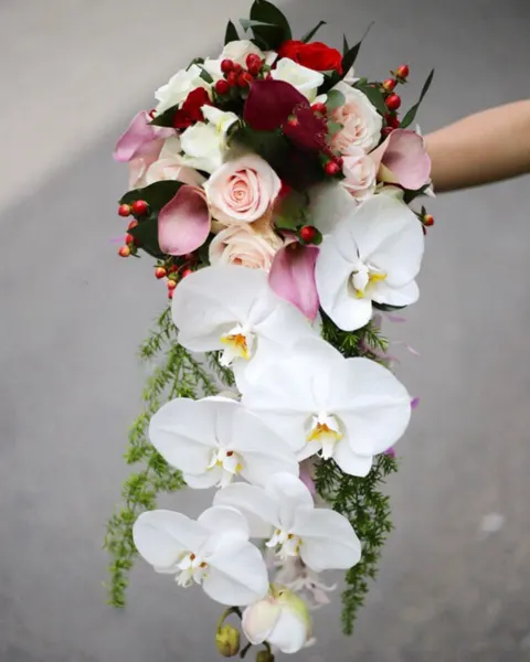 婚禮花:  莊重手捧婚禮花束 - HC08 