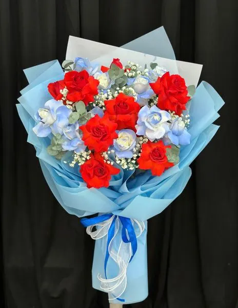 長形花束:  紅色玫瑰花束在雲中 - HBD301 