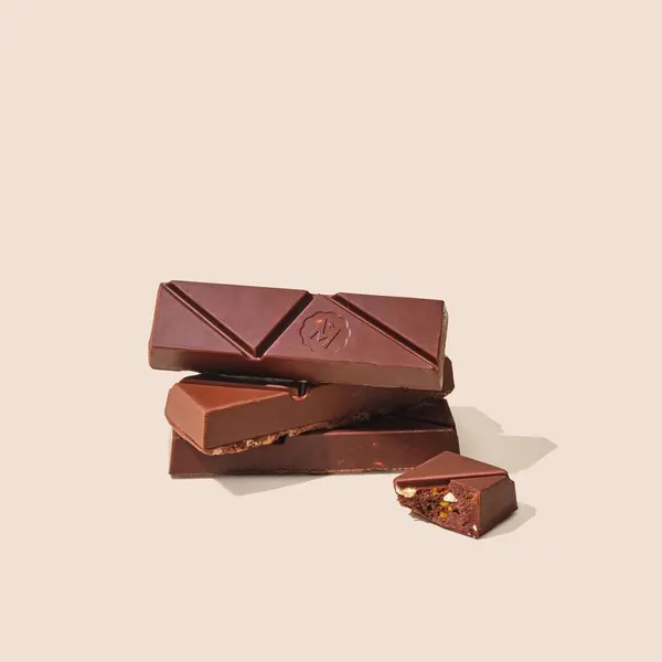 Maison Marou 巧克力:  Marou Bar: 65%黑巧克力花生、姜與鹹焦糖35克 