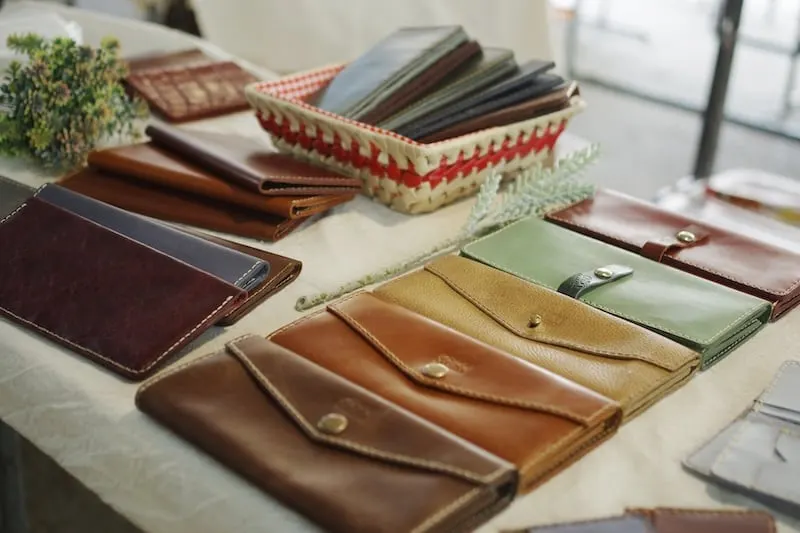 Ví da handmade làm quà sinh nhật cho nam giới 20 tuổi