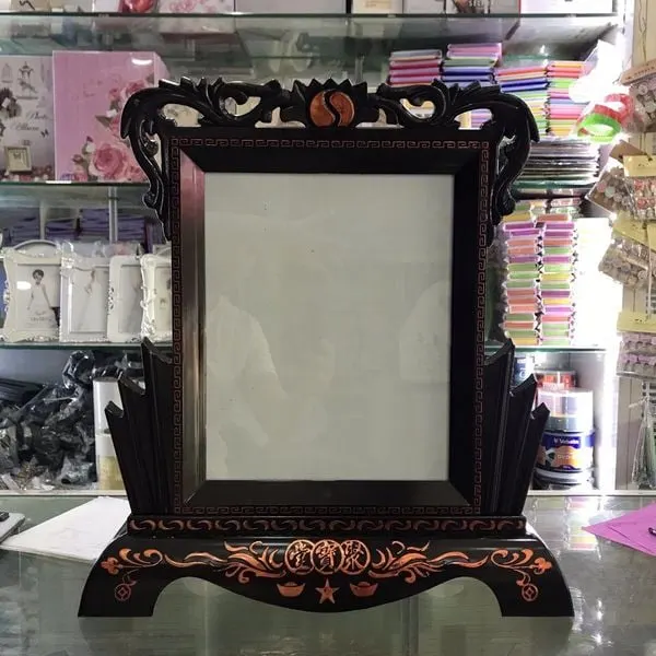 Khung ảnh thờ có chân