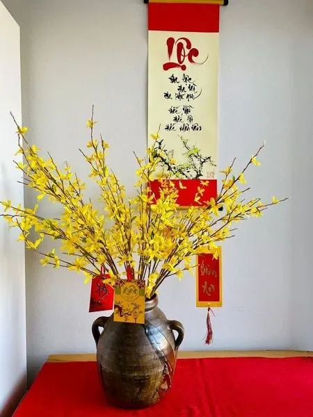 Mẫu hoa mai cắm bàn thờ dịp tết