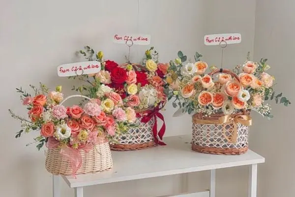 Lẵng hoa phong cách nàng thơ thay thế những lẵng hoa 20/11 truyền thống cũng là một ý tưởng hay