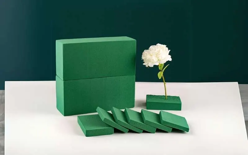 Xốp cắm hoa có vai trò giữ hoa tươi lâu và tạo dáng cho bình hoa của bạn