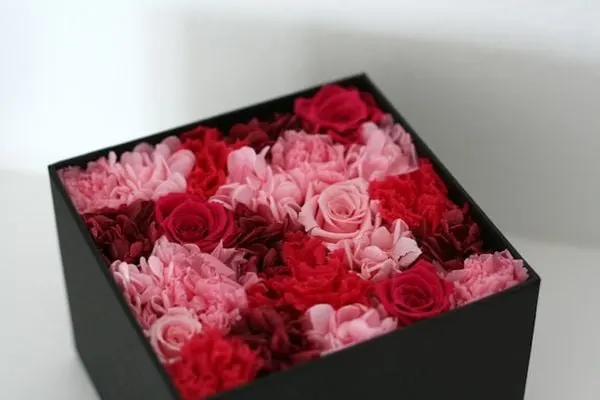 Hộp hoa đa sắc màu, nhẹ nhàng dành cho mẹ yêu.