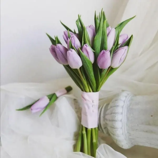 hoa cưới tulip tím